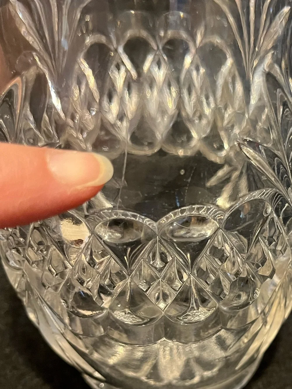 Vintage pressed cut glass vase - Picture 11 of 11
